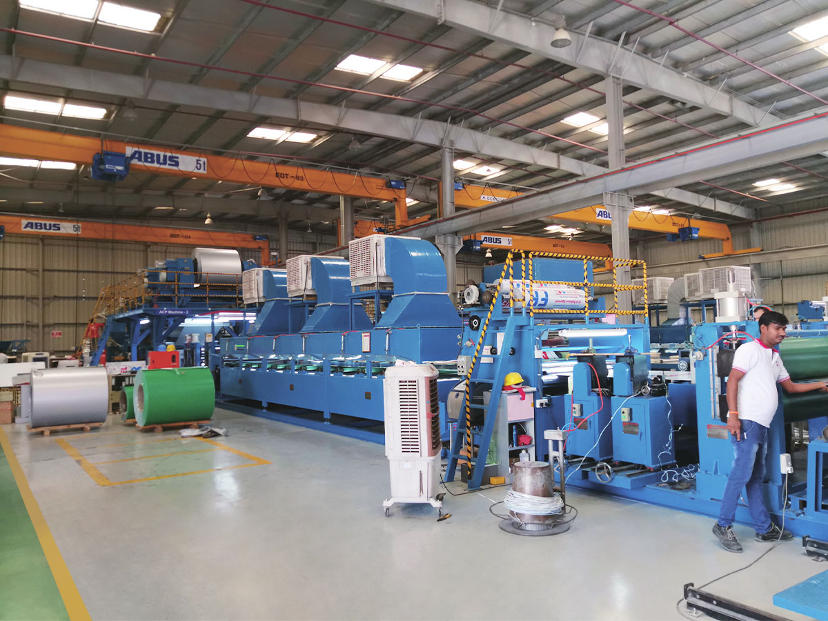 Linie de producție de panouri compozite din metal (aluminiu).
